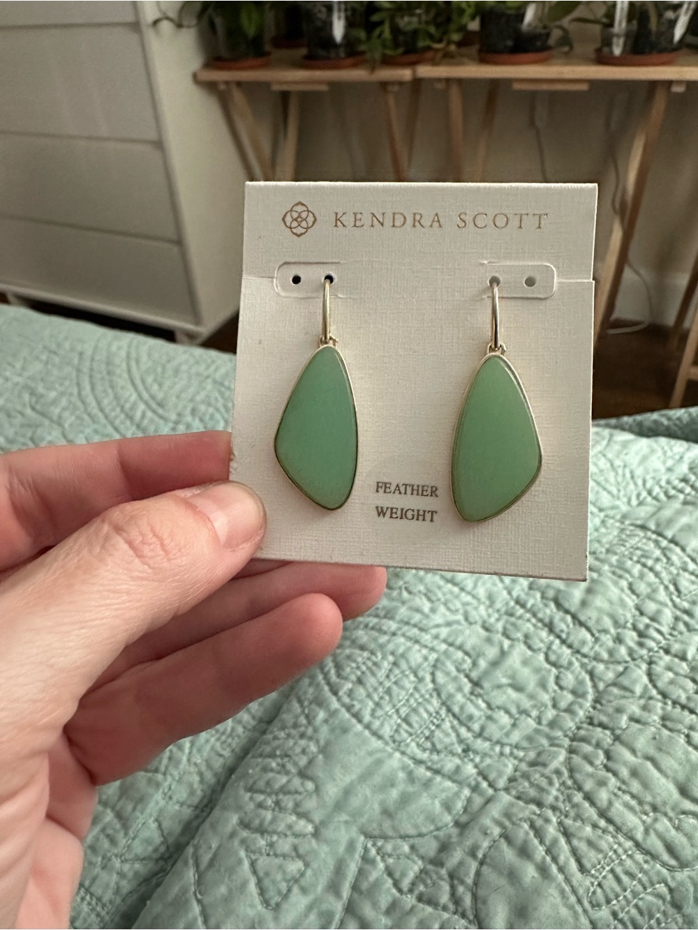 Kendra Scott NWT Featherweight Iridescent Mint